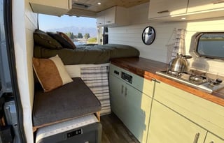 Off grid campervan with TV & ROOFTOP DECK