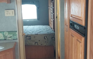 2004 Jayco Greyhawk Class C  RV w/ 2 Slideouts