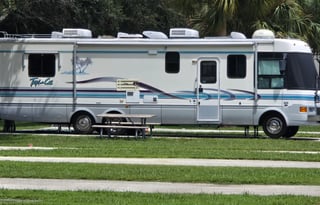 Big Booty Betty - Washer/Dryer - VERY HOT SHOWERS!