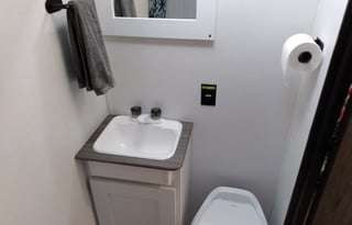 Family-Friendly, Easy-Tow Camper Sleeps 6 w/Bunks