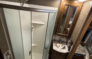 Luxury Super C RV – Sleeps 10 - Thor Magnitude