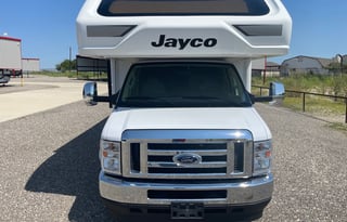 The Cowtown Coach! - AutoLevel, 2 A/Cs, Bunk Model