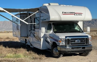 Comfy 2020 Thor 30’ Freedom Elite Bunkhouse