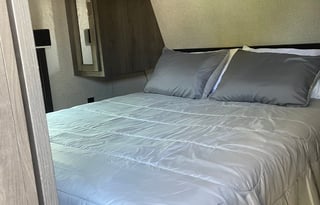 Take flight in our 2020 Jayco Jay Flight 32BHDS