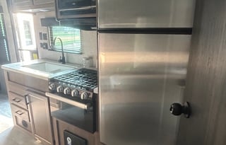 R&R camperrental family & pet adventure