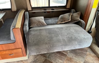 Holiday Rambler Admiral 32V