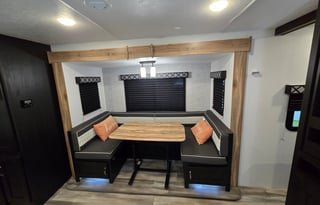 AR's 2022 coachmen freedom express 258bhs