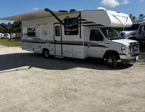 Coachmen RV Freelander 27QB Ford 350