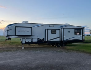 Forest River RV Cherokee Arctic Wolf Suite 3660