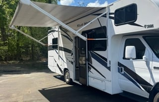 Thor Motor Coach 28A | Spacious and Comfortable