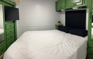 Earth Trekker 35’ Motorcoach for 8