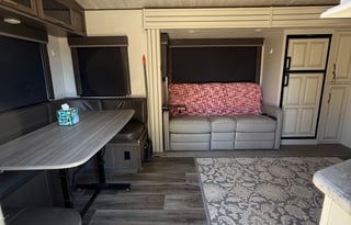 30 Footer with King Bed, StarLink & Generator