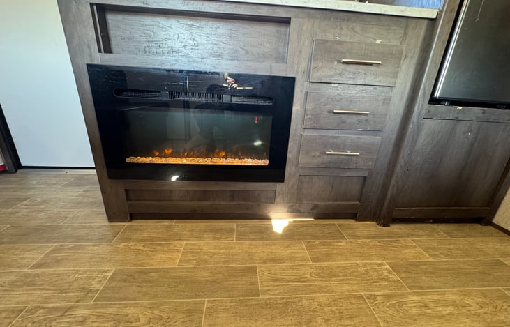 Cool fireplace for a romantic evening or simply to heat up the RV quickly.