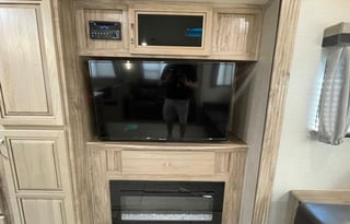 SOLAIRE 316RLTS - Huge Living Space with King Bed