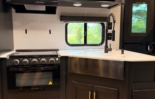 "Not your Cousin Eddies" luxury RV w/ Bunkhouse