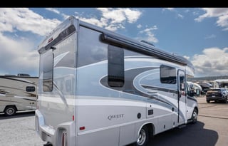 “Howard the Yeti,” class C, Mercedes Entegra Quest