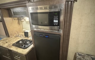 Great Couples Getaway w/ Queen Bed