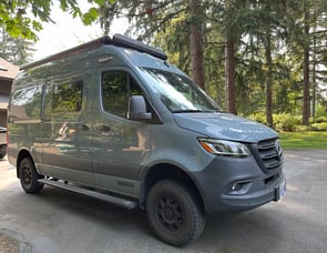 Winnebago Revel 44E