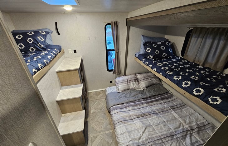 Bunkhouse with 2 Twin + 1 Queen beds