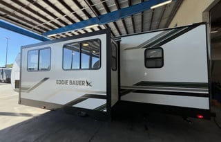 Brand NEW Eddie Bauer