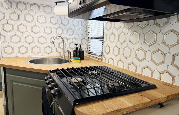 Las Vegas RV Kitchen Stove – Fully Equipped Motorhome – Festival Camping