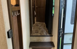 2019 fifth wheel four slides sleeps 9