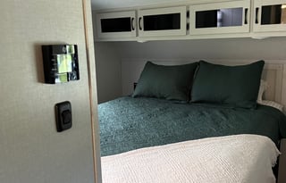 Luxury & Comfort 5th Wheel– Perfect for Adventures