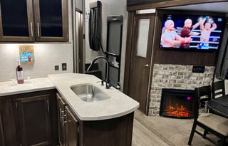 Fully Equipped RV- Perfect for Families or Couples