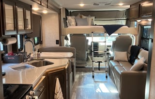 2022 Thor Motor Coach Hurricane 34J