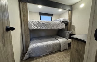 Adventure Awaits - Arctic Wolf Suite 3660