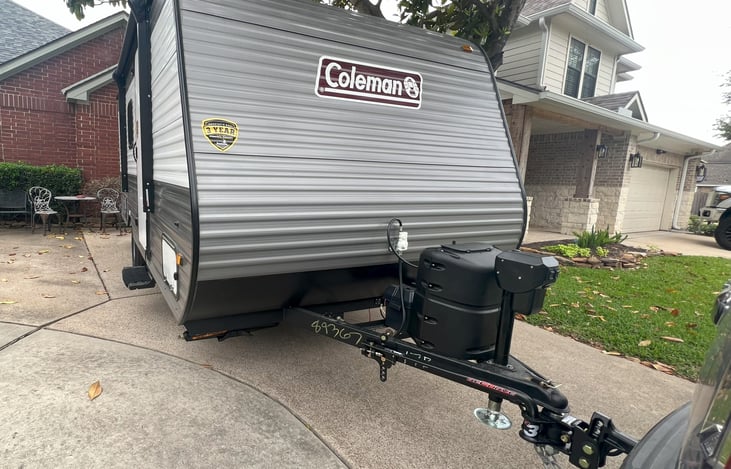 View of the front of the camper. *Notice Propane Tank and Electric  Hitch Jack*