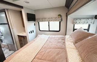 2021 RV w/3 Slides - Sunseeker 2500TS
