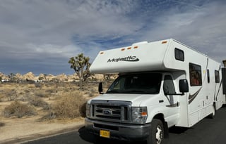 Thor Majestic 28' Motorhome - Class C RV