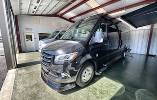 Luxury 10 Passenger Van with Bathroom