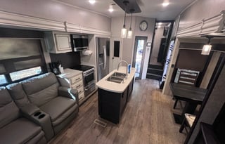 The Eagle Retreat – Luxury Jayco Eagle King Suite