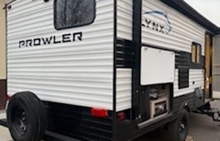 Camp w/Puma Thurman, a charming  Heartland Prowler