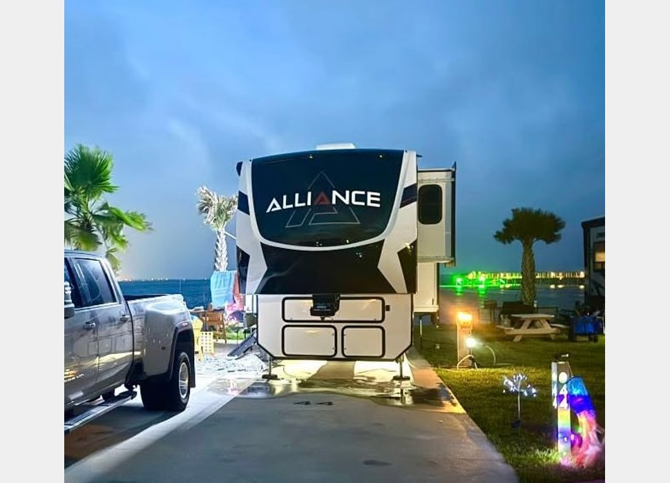 Fifth Wheel rentals in Converse