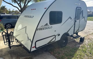 2022 Free Solo | Cozy Lightweight Sleeps 4