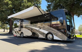 2017 Thor Motor Coach Palazzo 33.2