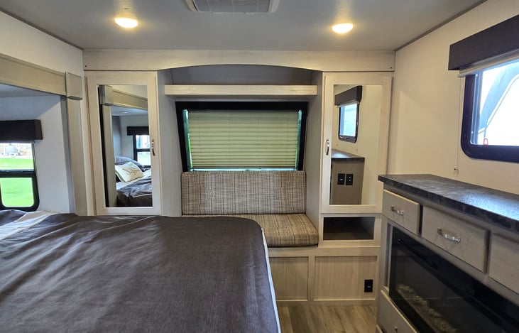 King bed large bedroom