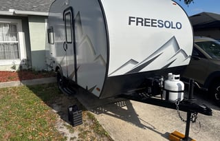 2022 Free Solo | Cozy Lightweight Sleeps 4