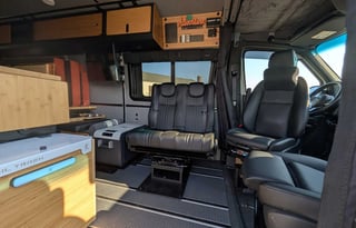 ROVENN - Mercedes Winnebago Adventure Wagon++ 70SE