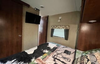 Cavs Camper - Beautiful 37' TT with Bunk House!!