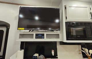 Amber and Jason's Comfy Keystone