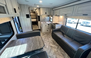 32*NEW 2023* Luxury SUNSEEKER 10 Sleeper w Bunks!