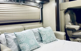 HURRICANE: 2020 Thor Motor Coach 29M - GlampersCA