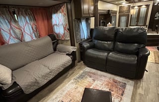 Stationary cozy couples Ozark getaway retreat