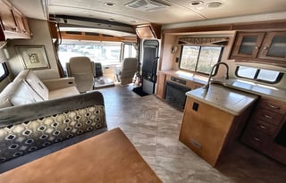2019 Winnebago Sunova 36Z –  Class A with 1.5 Bath