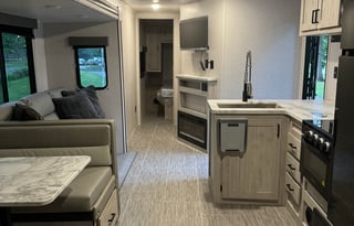 2023 EAST TO WEST Silver Lake 29KBH