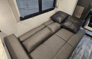 2024 Fleetwood Flair – Ultimate Luxury on Wheels!